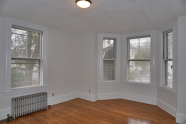 4 bed, 3 bath apartment for rent at 139 Brown St Unit 1, Waltham — photo 4 of 10