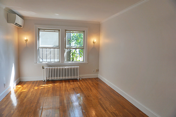 95 Adams St, South Side