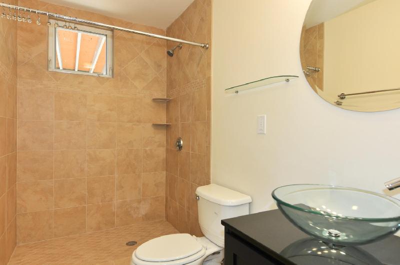 5 bed, 2 bath apartment for rent at 6 Oswald Unit 2, Mission Hill — photo 9 of 11