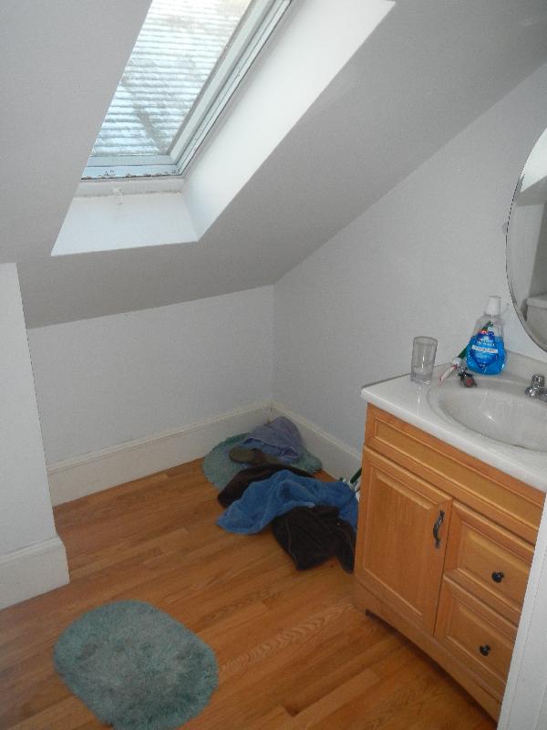 5 bed, 2 bath apartment for rent at 11 Sachem Unit 3, Mission Hill — photo 4 of 8