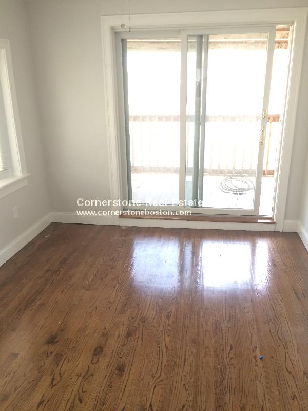 5 bed, 2 bath apartment for rent at 800 Parker St Unit 3, Mission Hill — photo 3 of 11