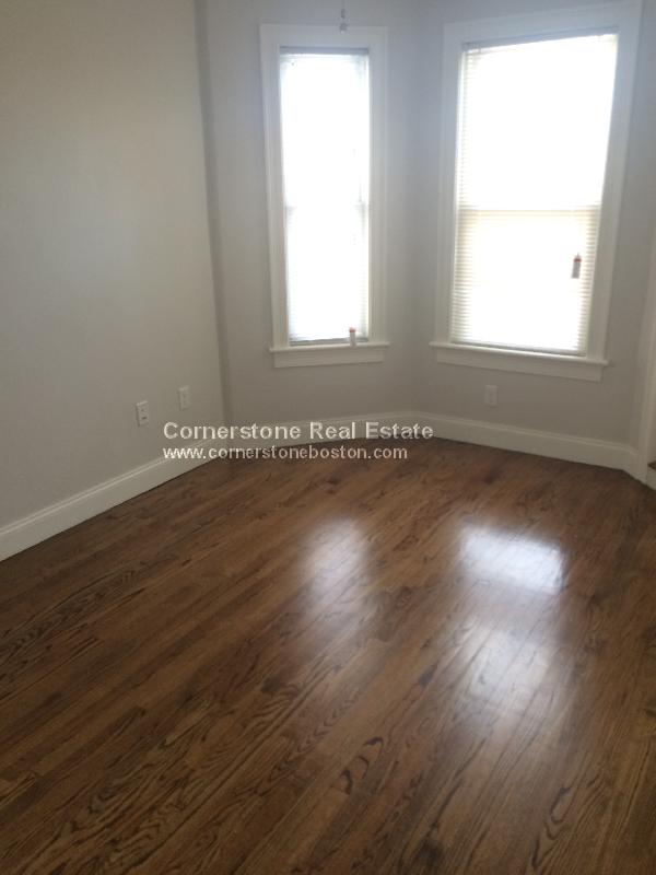 5 bed, 2 bath apartment for rent at 800 Parker St Unit 3, Mission Hill — photo 4 of 11