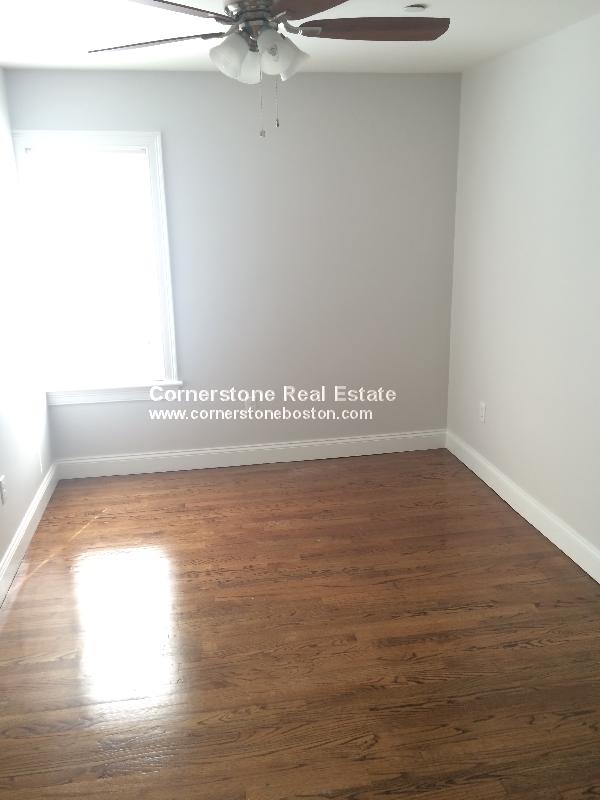 5 bed, 2 bath apartment for rent at 800 Parker St Unit 3, Mission Hill — photo 5 of 11