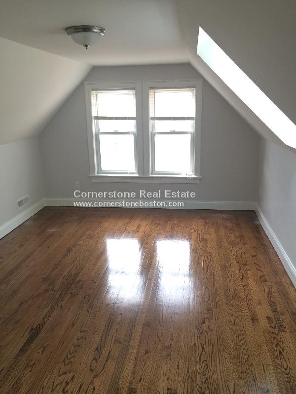5 bed, 2 bath apartment for rent at 800 Parker St Unit 3, Mission Hill — photo 6 of 11