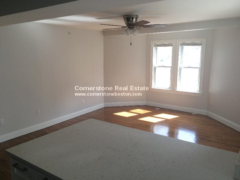 5 bed, 2 bath apartment for rent at 800 Parker St Unit 3, Mission Hill — photo 2 of 11