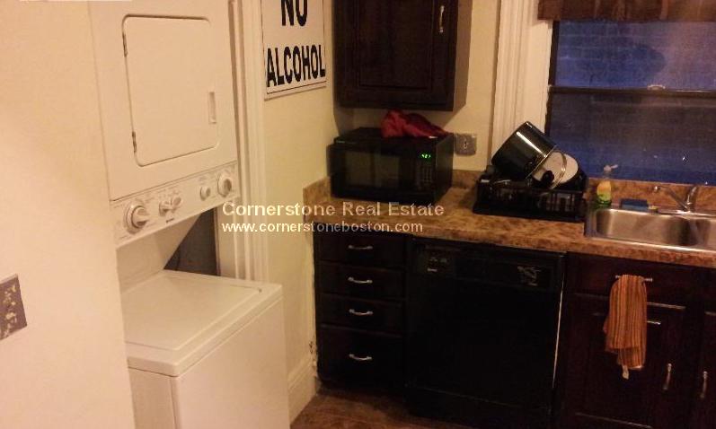 4 bed, 1 bath apartment for rent at 614 Columbus Unit 5, South End — photo 2 of 4