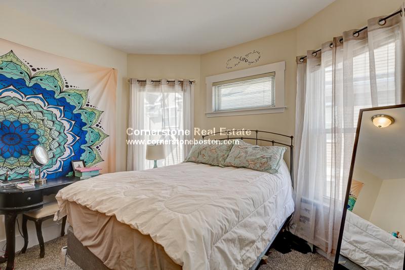 28 Hillside St, Mission Hill