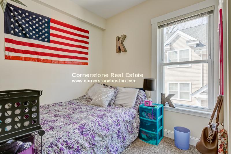 28 Hillside St, Mission Hill