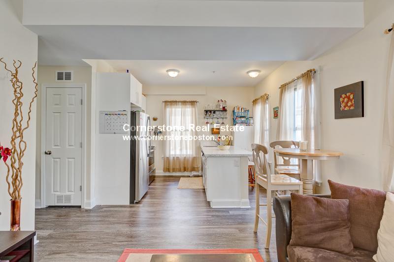 28 Hillside St, Mission Hill