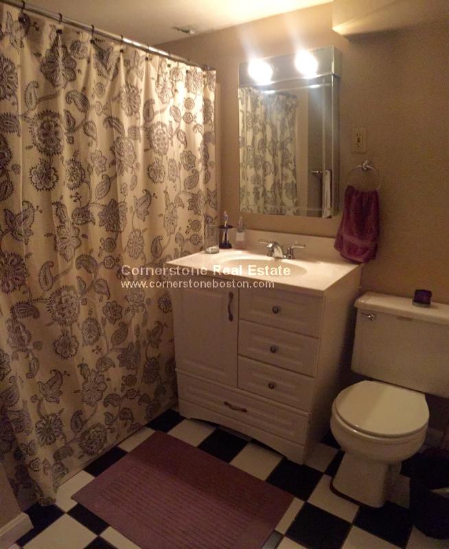 76 Baxter St, South Boston