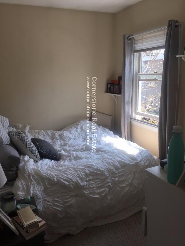 76 Baxter St, South Boston