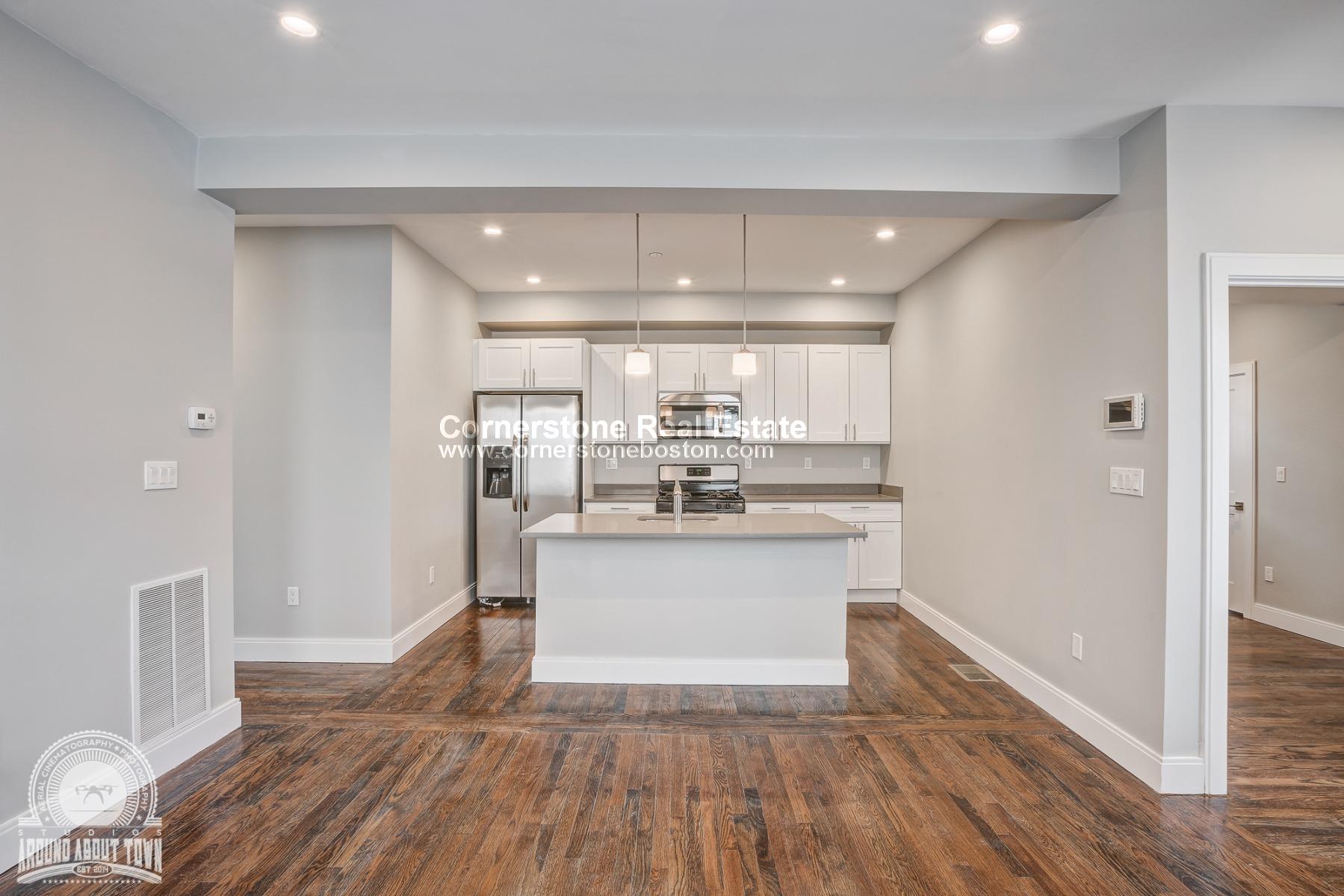 5 bed, 3 bath apartment for rent at 19 Dorset Unit 1, Dorchester — photo 4 of 16