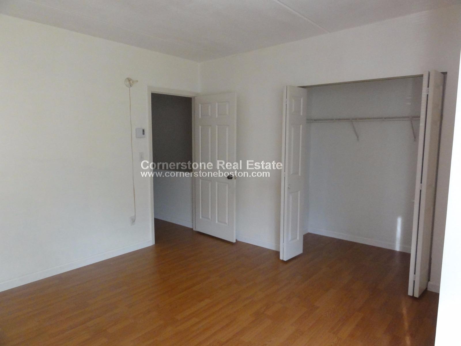 4 bed, 1.5 bath apartment for rent at 89 Lawn, Mission Hill — photo 4 of 13