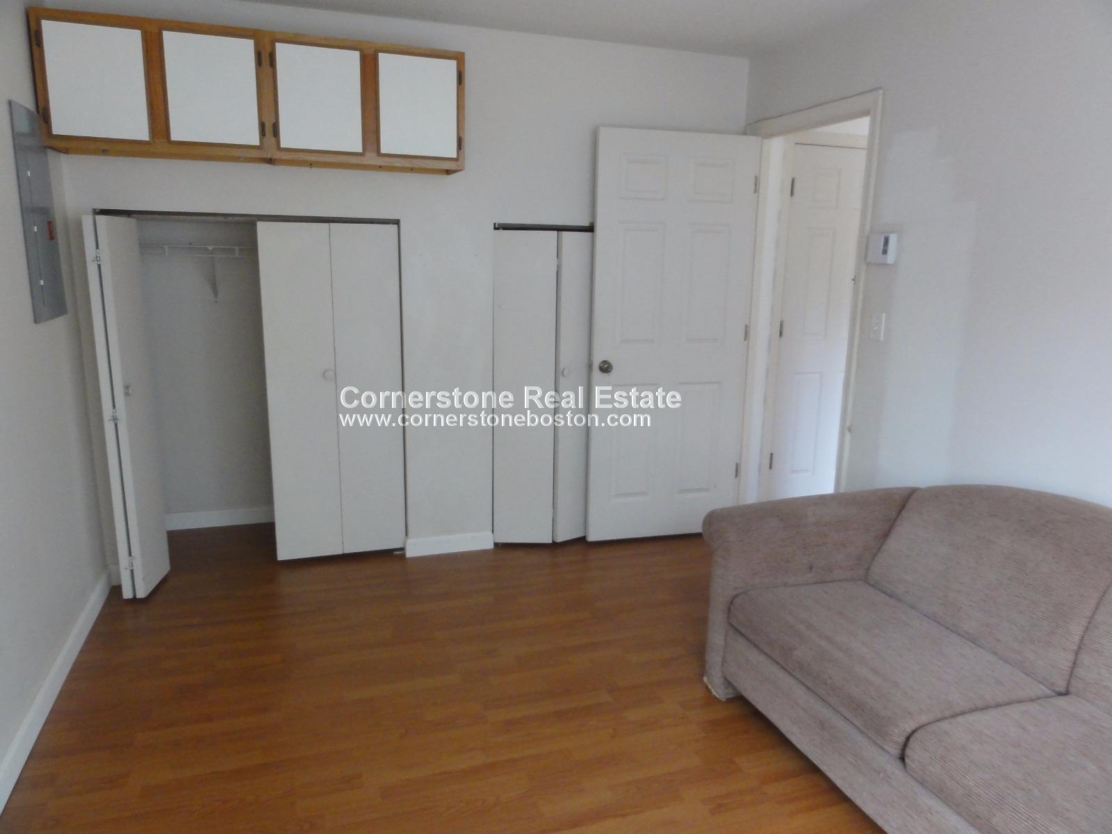 4 bed, 1.5 bath apartment for rent at 89 Lawn, Mission Hill — photo 6 of 13