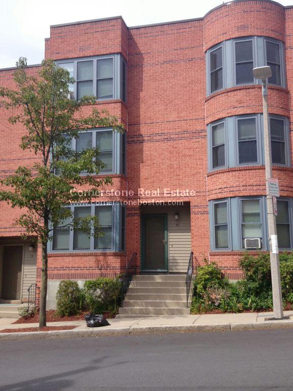 4 bed, 1.5 bath apartment for rent at 89 Lawn, Mission Hill