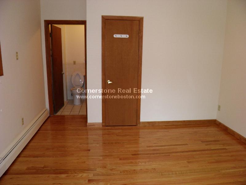 4 bed, 2 bath apartment for rent at 30 Prescott St Unit 1, Union Square — photo 6 of 8