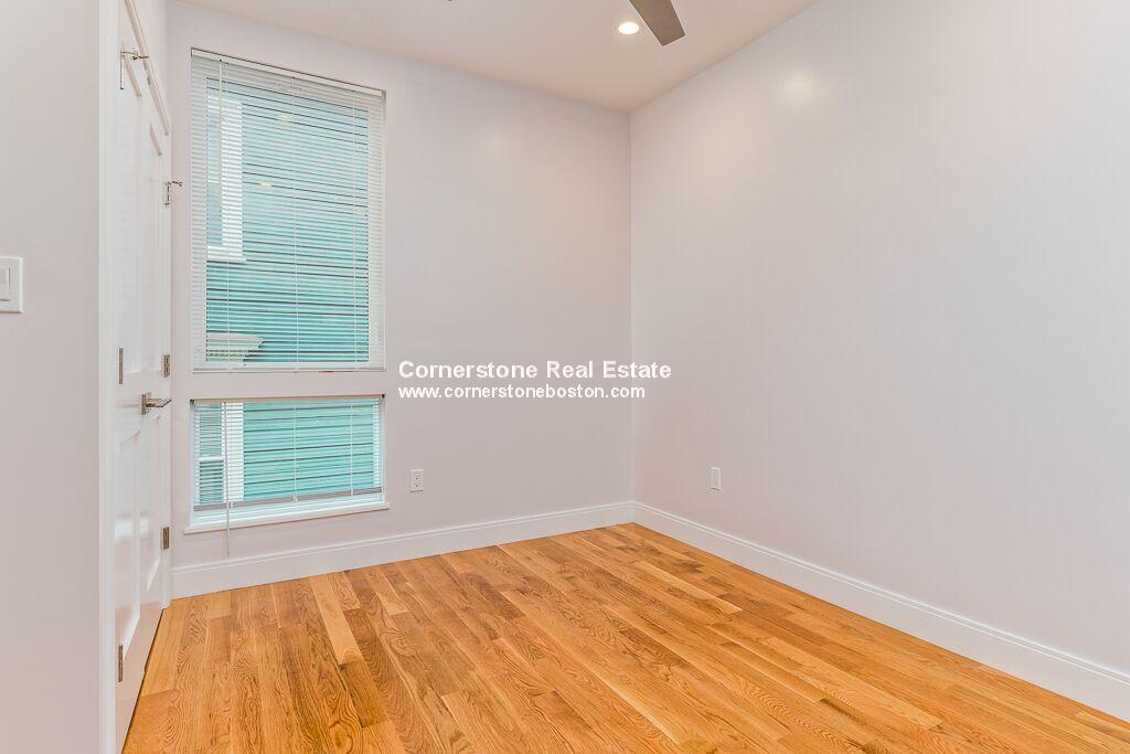 4 bed, 1 bath apartment for rent at 7 Alleghany Unit 2, Mission Hill — photo 4 of 8