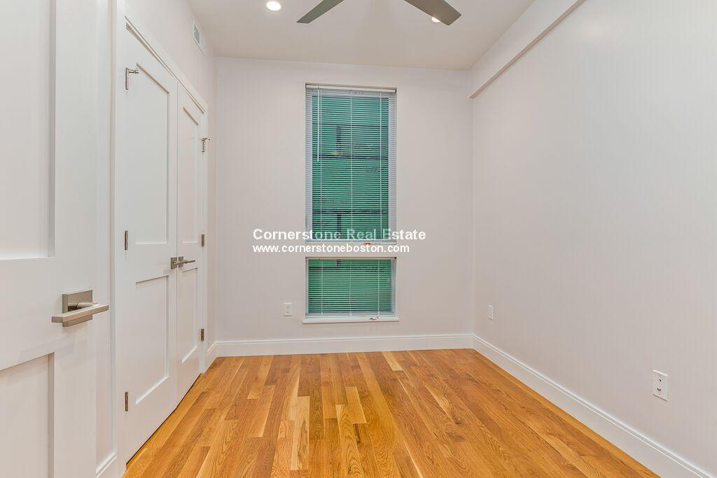 4 bed, 1 bath apartment for rent at 7 Alleghany Unit 2, Mission Hill — photo 5 of 8