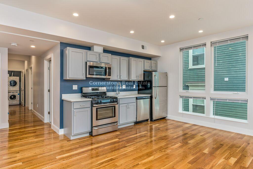 4 bed, 1 bath apartment for rent at 7 Alleghany Unit 2, Mission Hill — photo 7 of 8