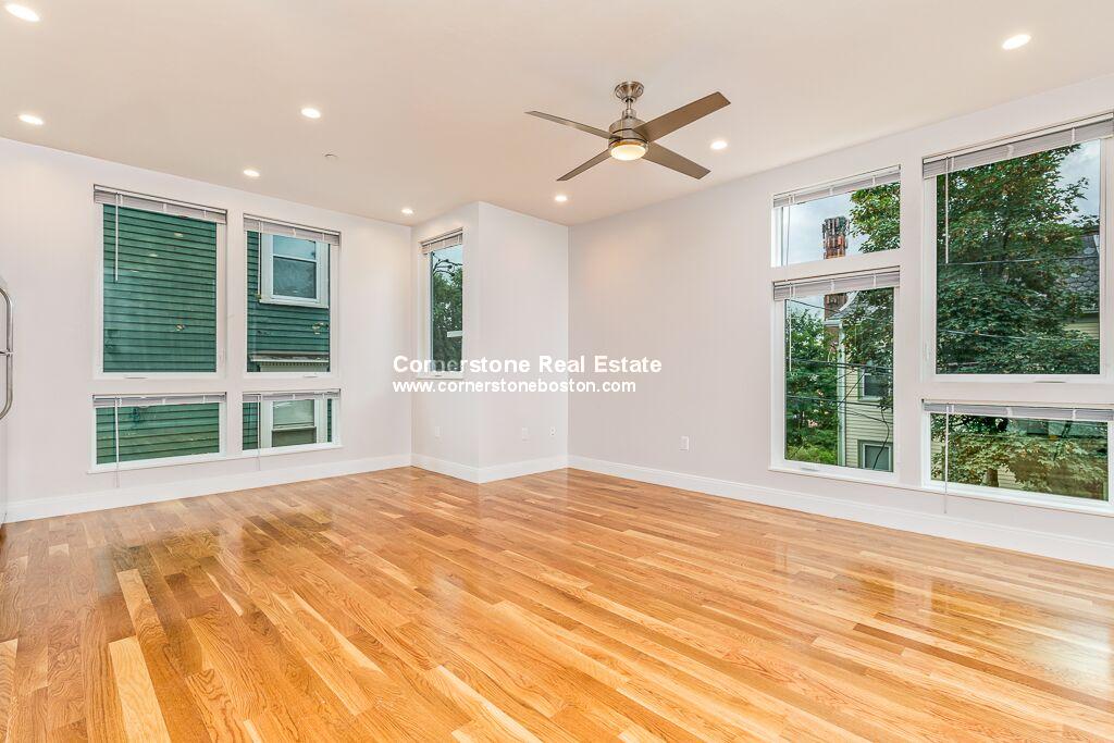 4 bed, 1 bath apartment for rent at 7 Alleghany Unit 2, Mission Hill