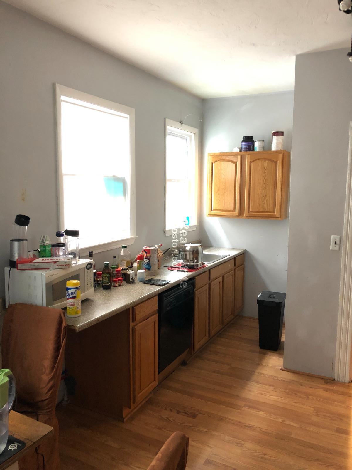 2 bed, 1 bath apartment for rent at 174 Hillside Unit 2, Mission Hill — photo 3 of 8