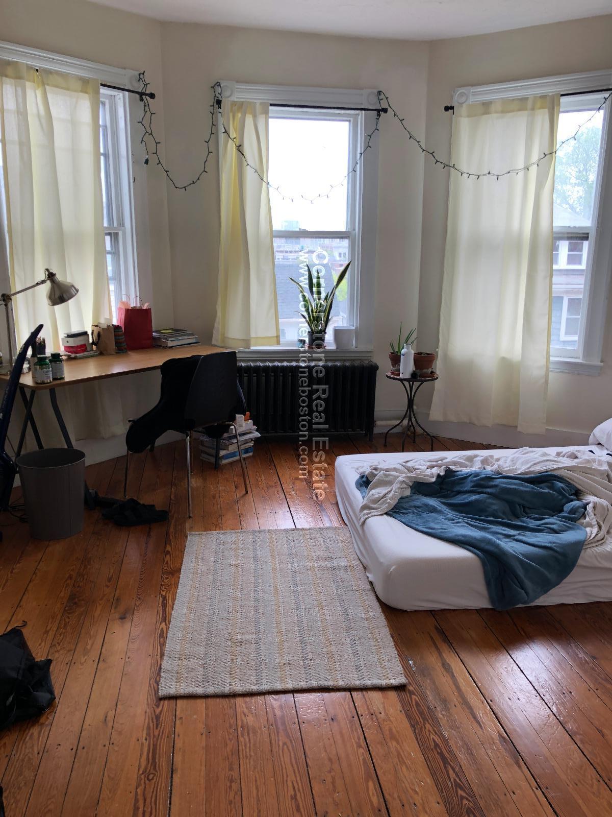 2 bed, 1 bath apartment for rent at 174 Hillside Unit 2, Mission Hill — photo 5 of 8