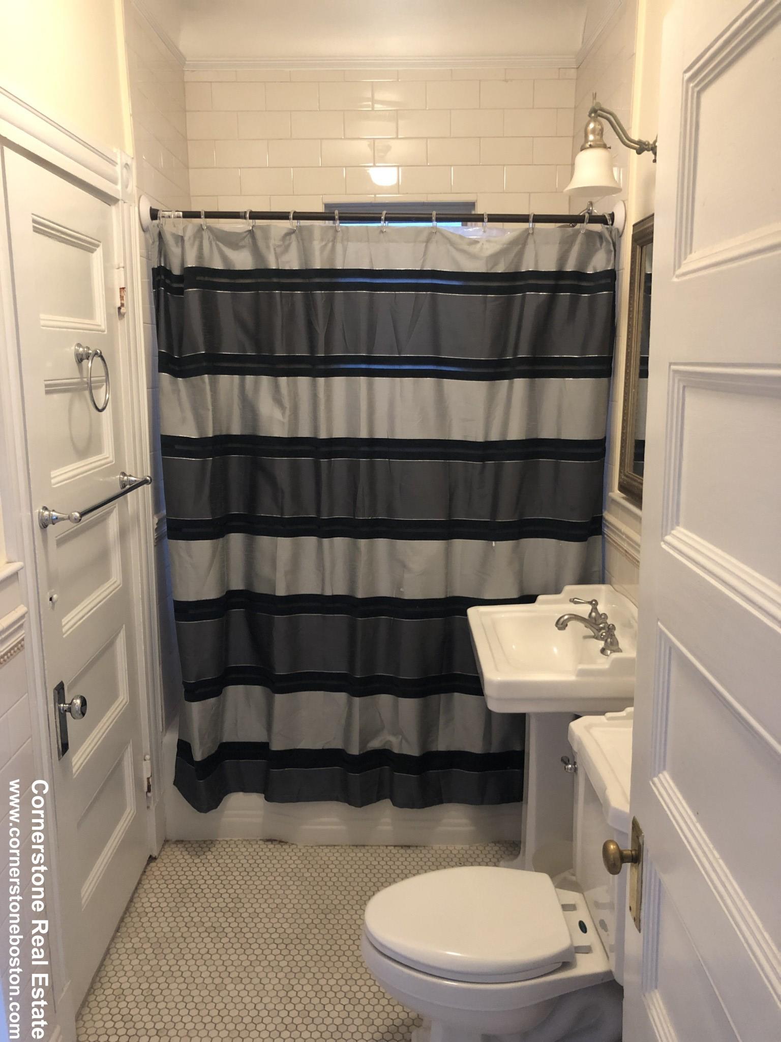 591 Beacon St, Fenway