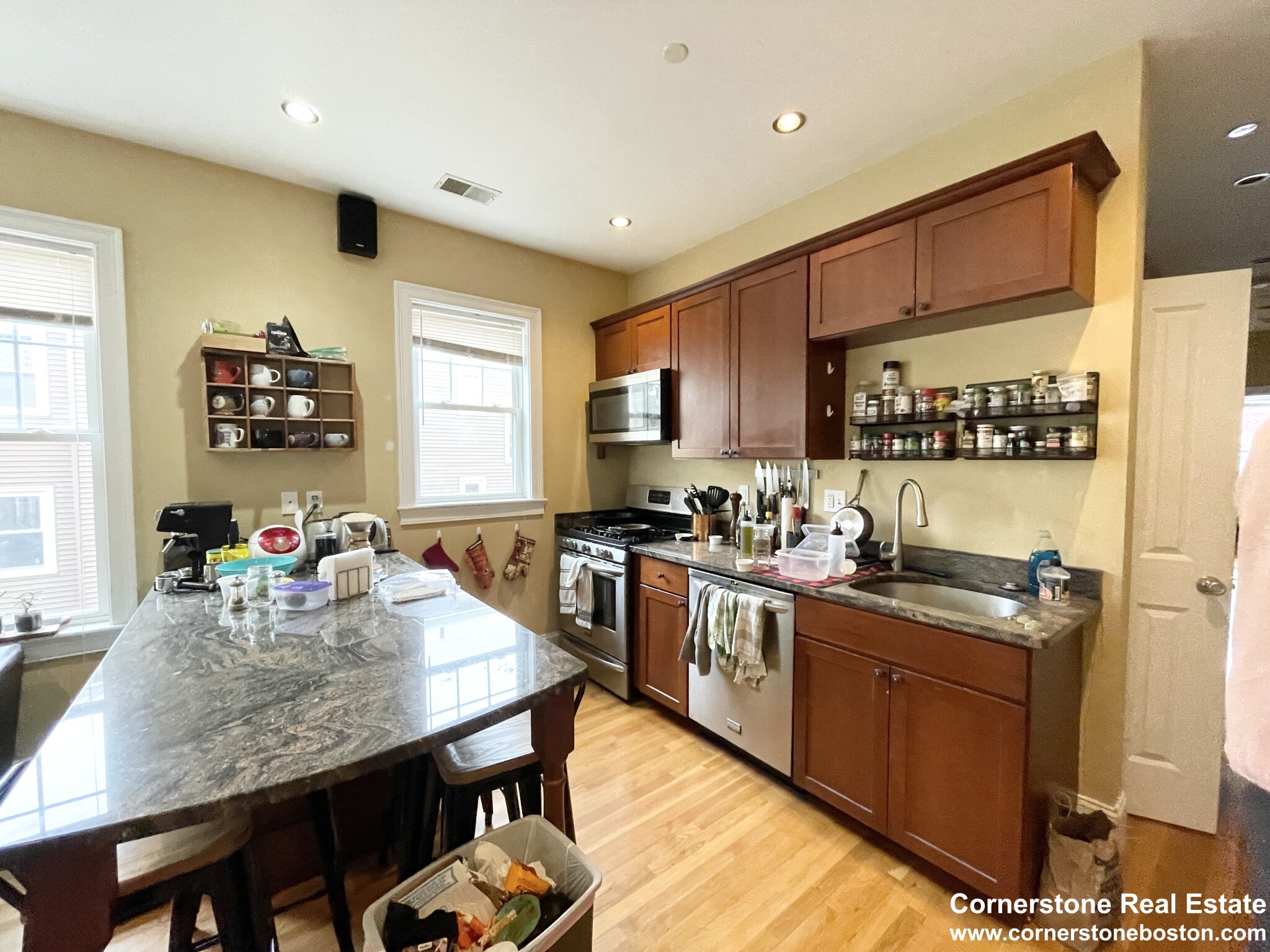5 bed, 2 bath apartment for rent at 148 Hillside Unit 2, Mission Hill — photo 2 of 18