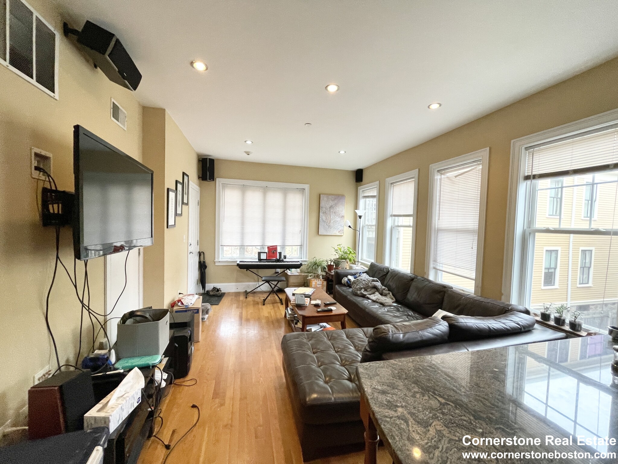 5 bed, 2 bath apartment for rent at 148 Hillside Unit 2, Mission Hill — photo 14 of 18