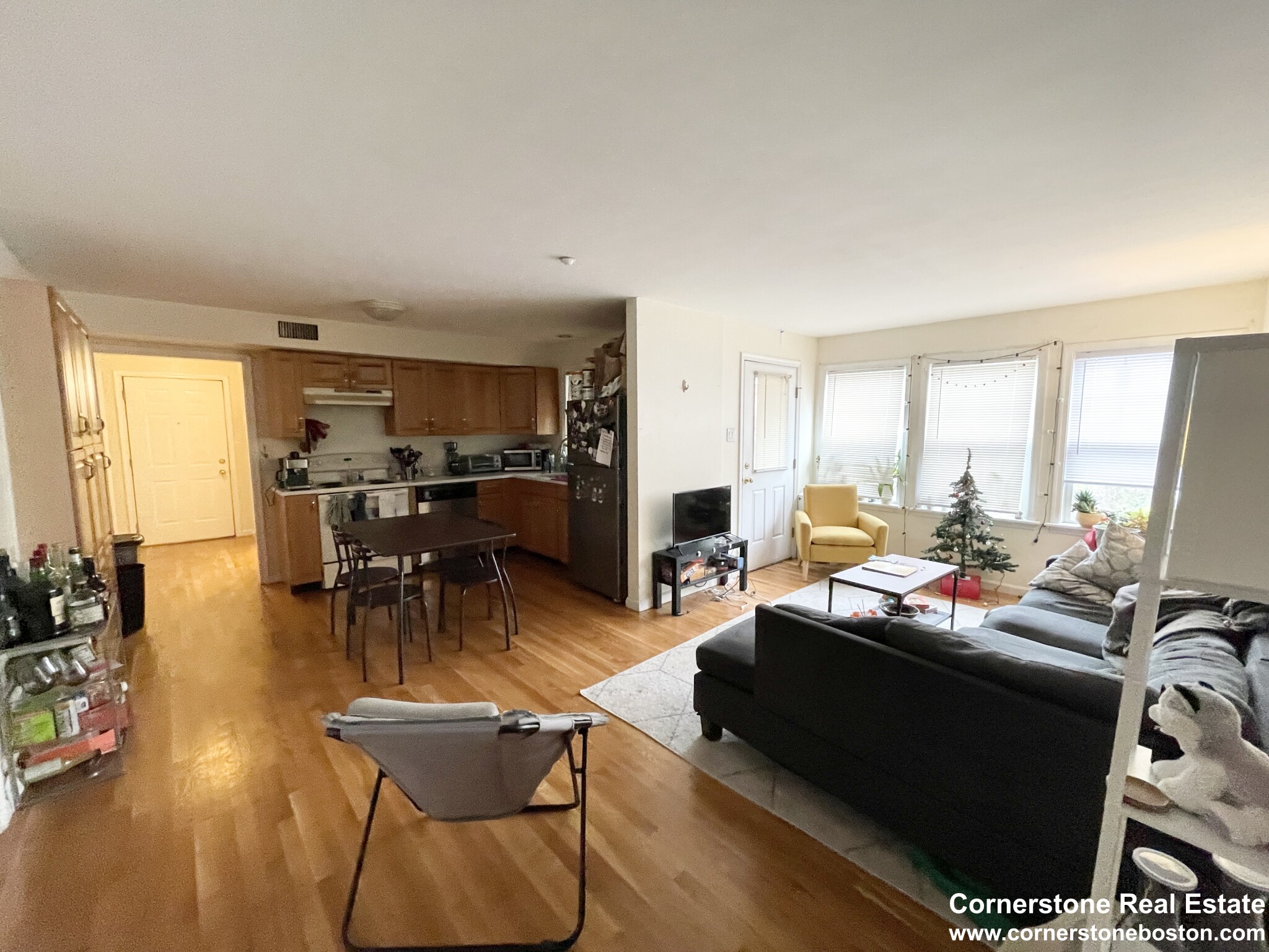 4 bed, 1.5 bath apartment for rent at 60 Hillside Unit 1, Mission Hill