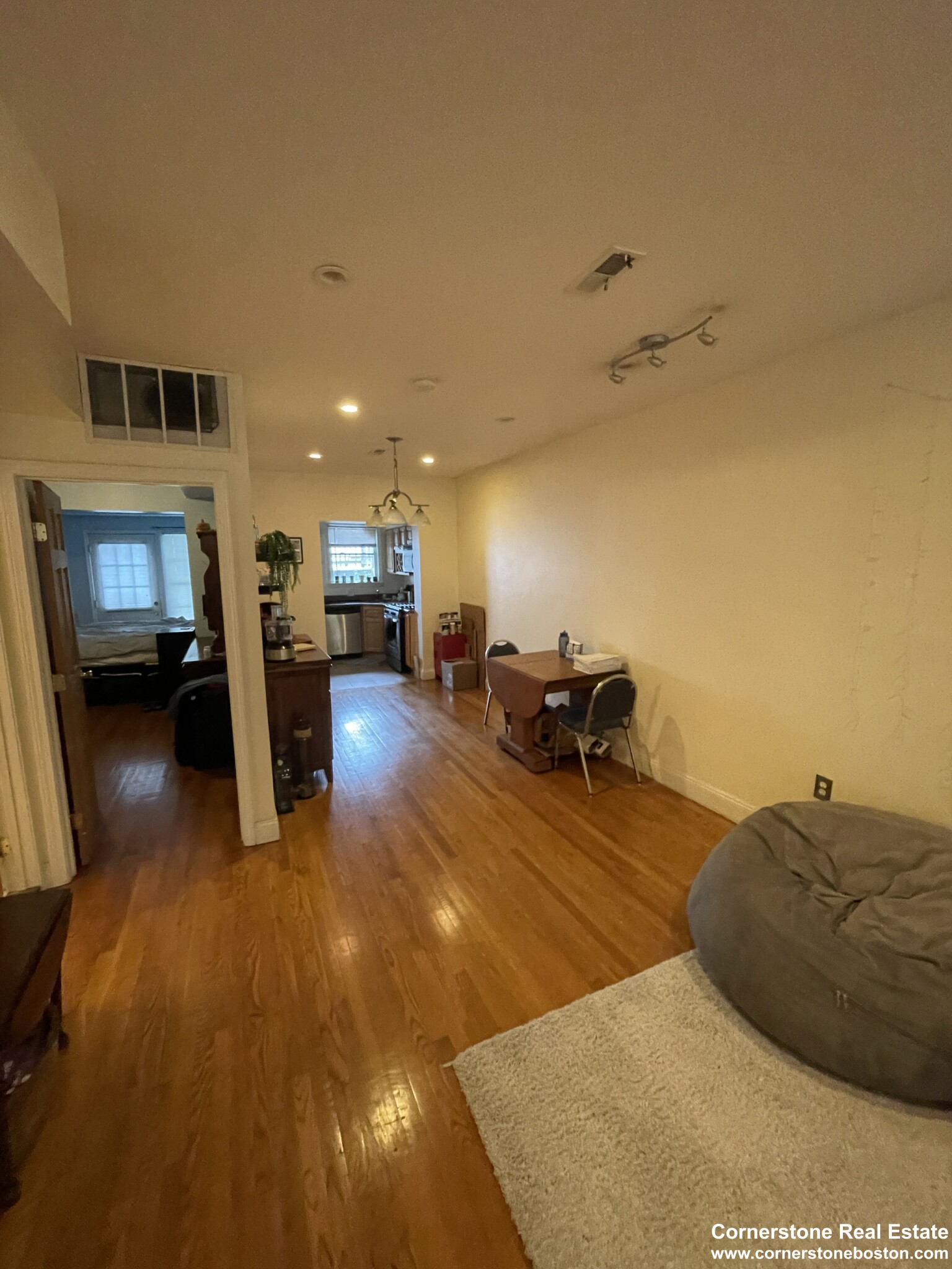 7 Chesterton St, Roxbury