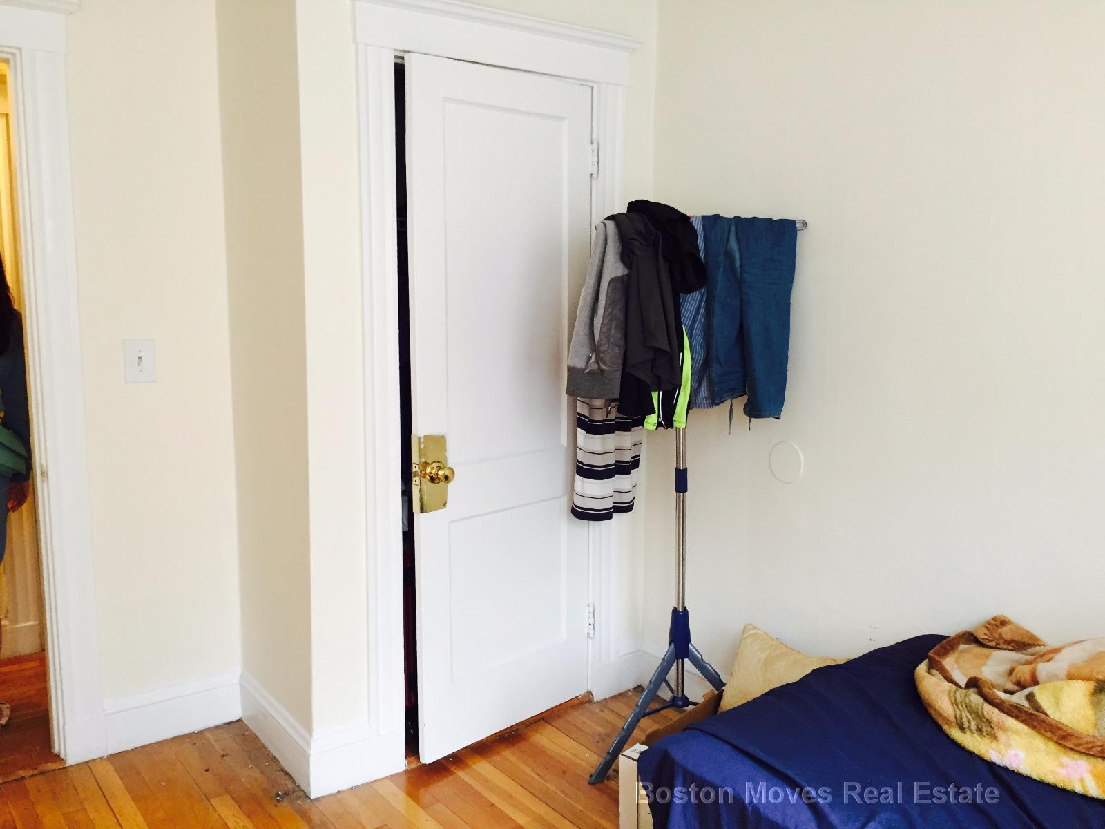 5 Barrows St, Allston