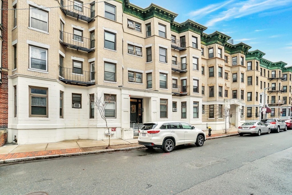 63 Burbank St, Fenway