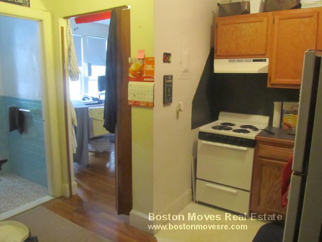 33 Lancaster Ter, Brookline Village