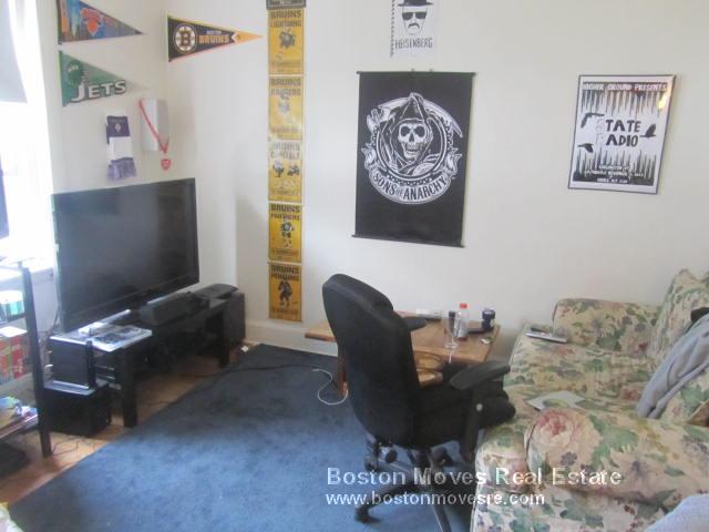 33 Lancaster Ter, Brookline Village