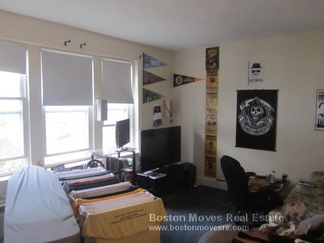 33 Lancaster Ter, Brookline Village