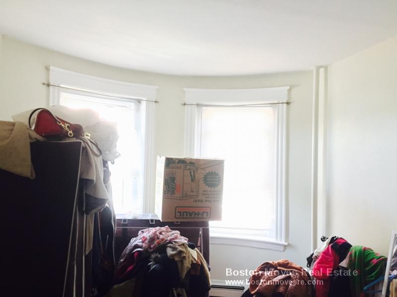 208 Winthrop Rd, Brookline Village