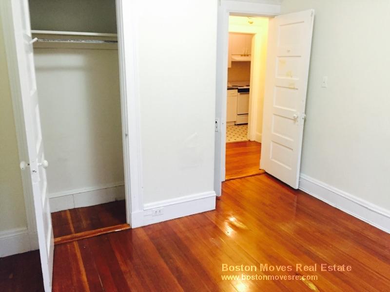 208 Winthrop Rd, Brookline Village