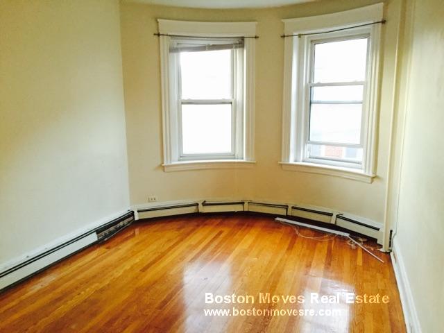 208 Winthrop Rd, Brookline Village