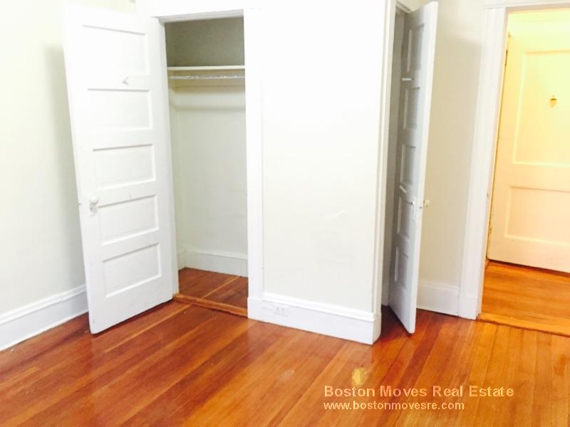 208 Winthrop Rd, Brookline Village