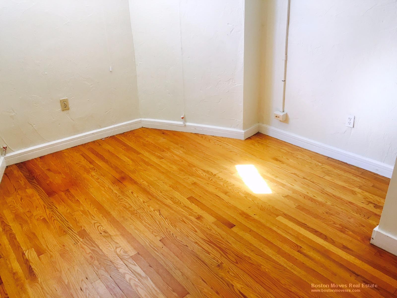 136 Hemenway St, Fenway