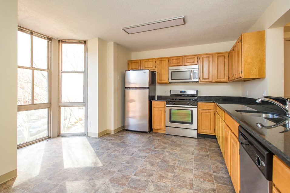3 bed, 1 bath apartment for rent at 130 Dartmouth St, Back Bay — photo 10 of 24