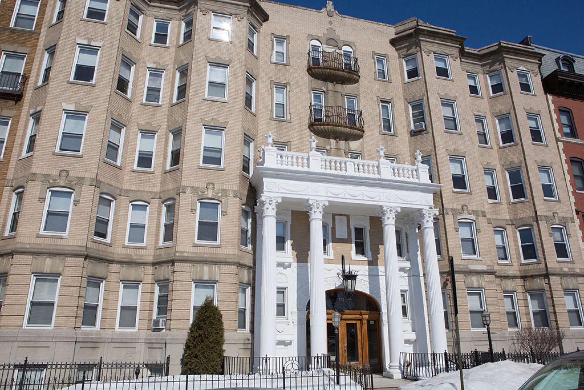 100 Queensberry St, Fenway