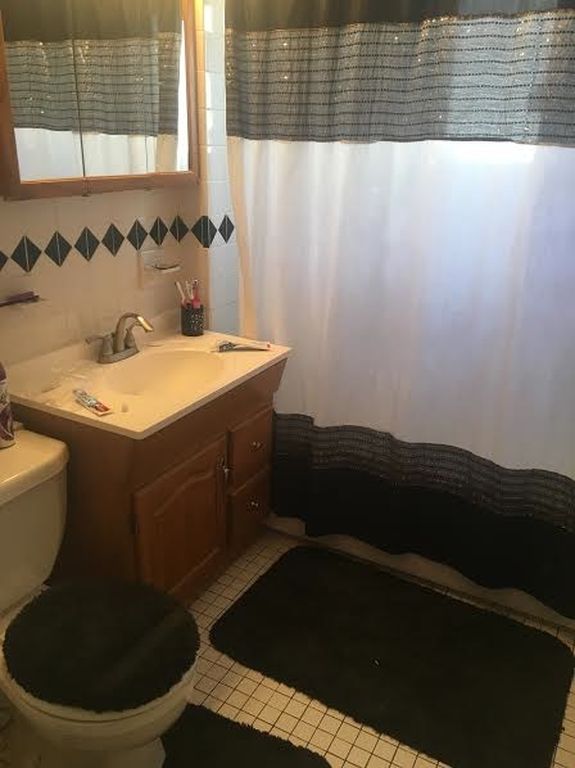 3 bed, 1 bath apartment for rent at 17 Pequossette St Unit 3, Watertown — photo 4 of 5
