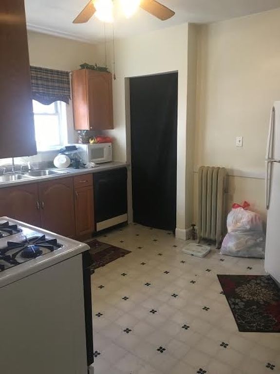 3 bed, 1 bath apartment for rent at 17 Pequossette St Unit 3, Watertown — photo 2 of 5