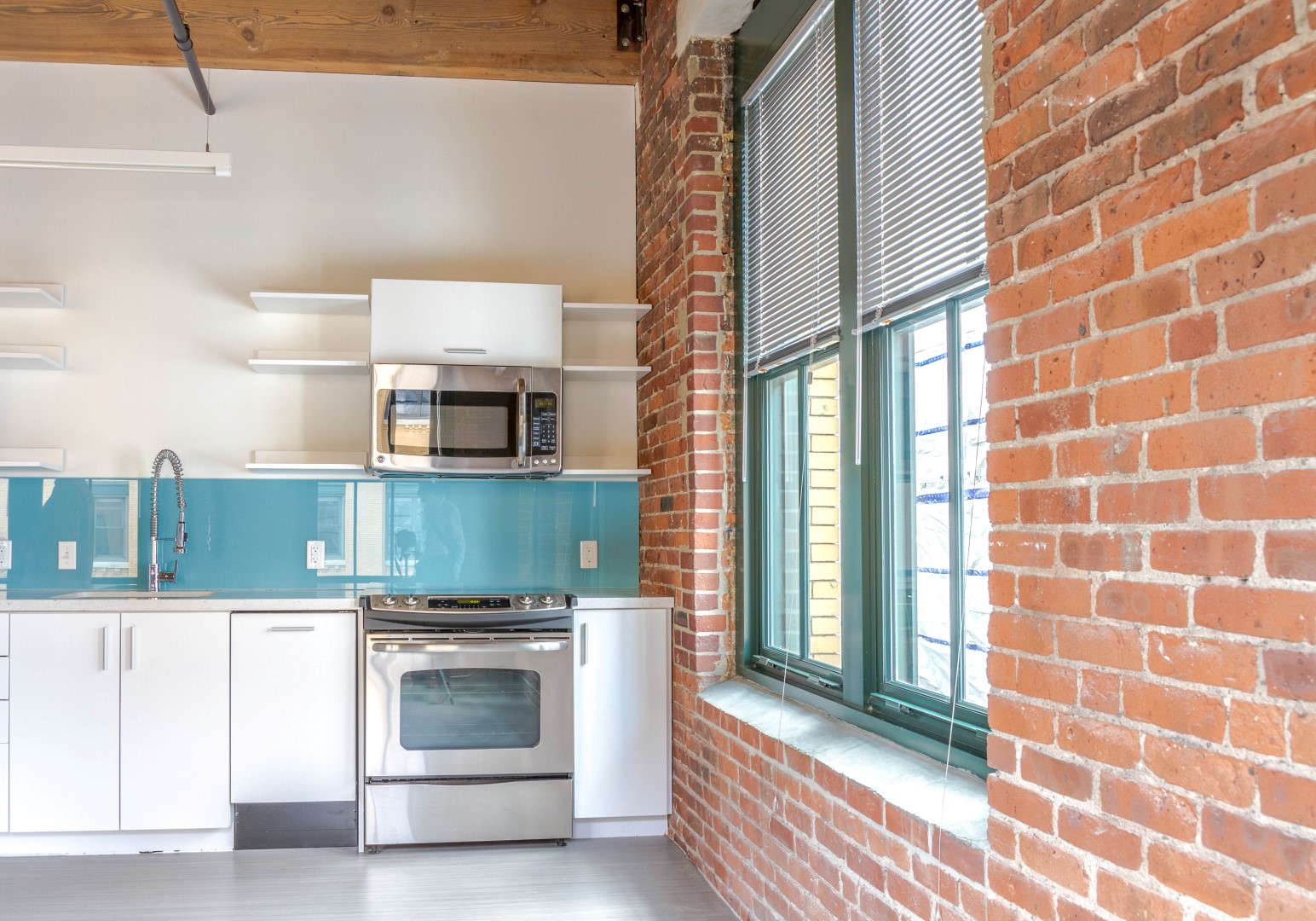 Studio bed, 1 bath apartment for rent at 381 Congress, Boston