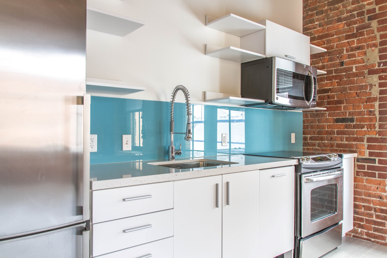 Studio bed, 1 bath apartment for rent at 381 Congress, Boston — photo 3 of 14