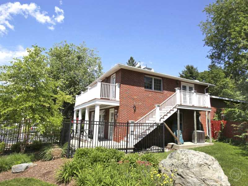 2 bed, 1 bath apartment for rent at 15 Dolores Ave, Waltham