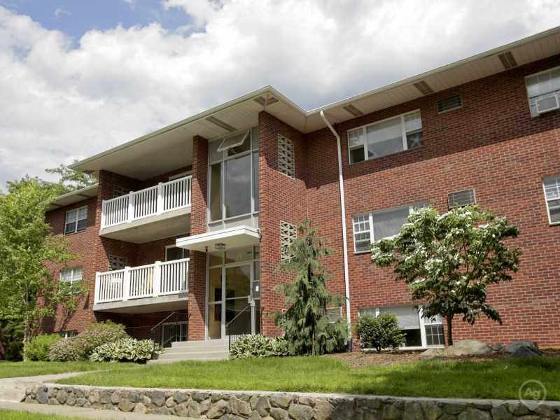 2 bed, 1 bath apartment for rent at 15 Dolores Ave, Waltham — photo 3 of 47