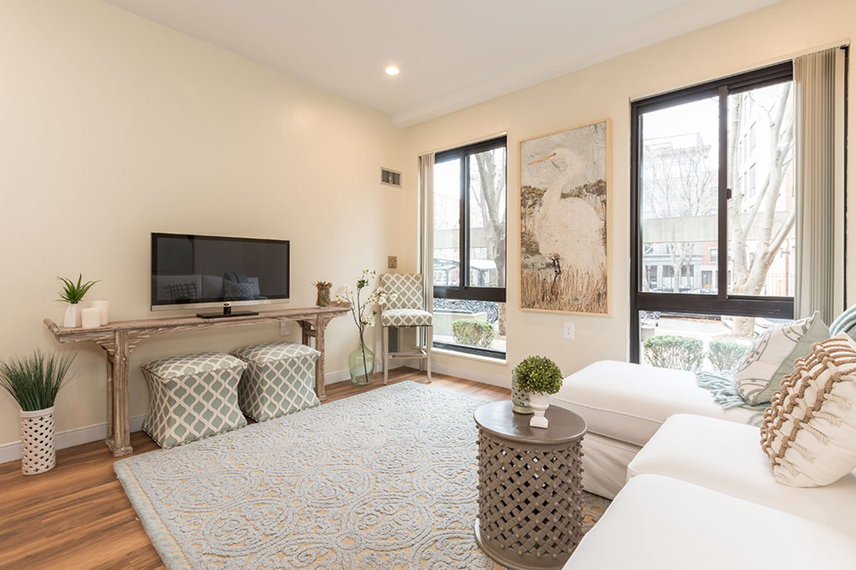 2 bed, 1 bath apartment for rent at 145 Commercial St, North End